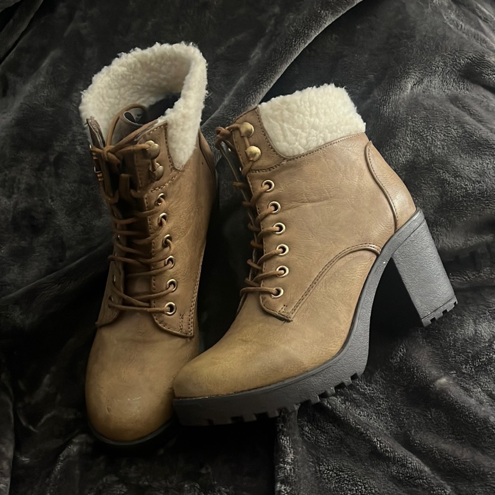 Boots with the fur